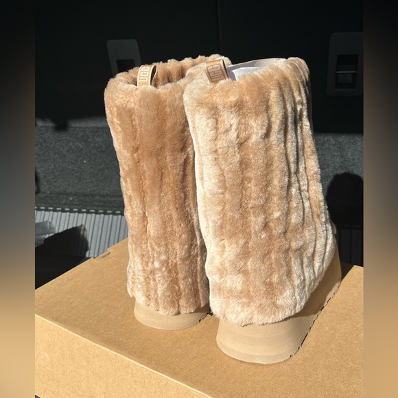 UGG Classic Short Sherpa Corduroy Platform Boot NIB 6US CHURRO UGGS in CHESTNUT - Picture 3 of 7